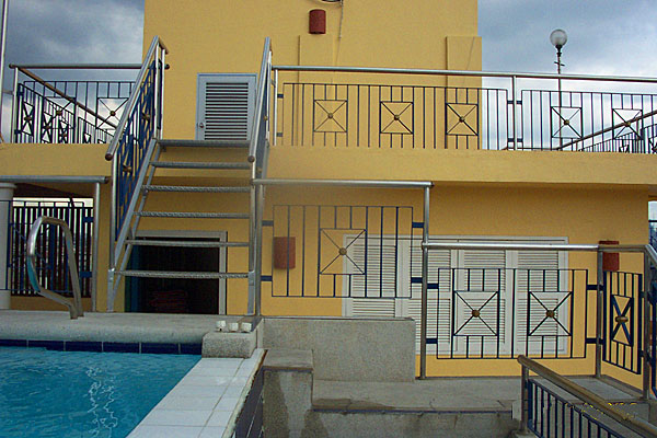 Stainless steel railings with lanterns for rooftop pool
